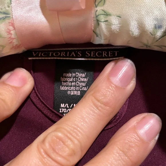 Elegant Burgundy Satin Robe - Picture 3 of 6